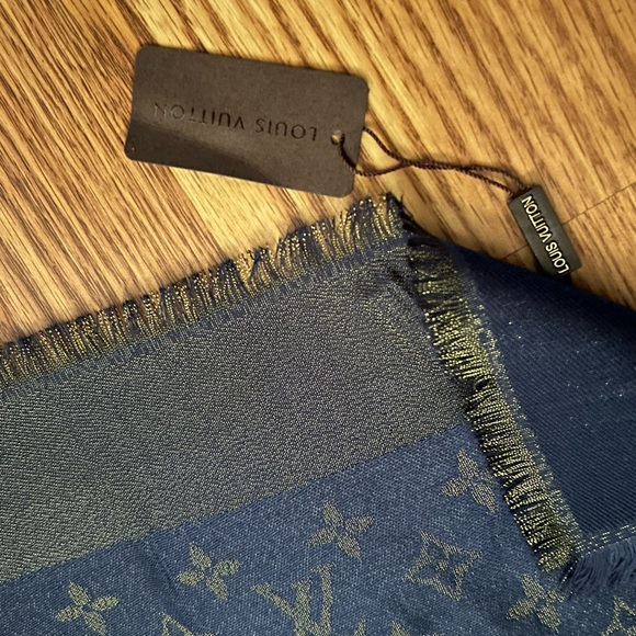 Scarf - Picture 5 of 6